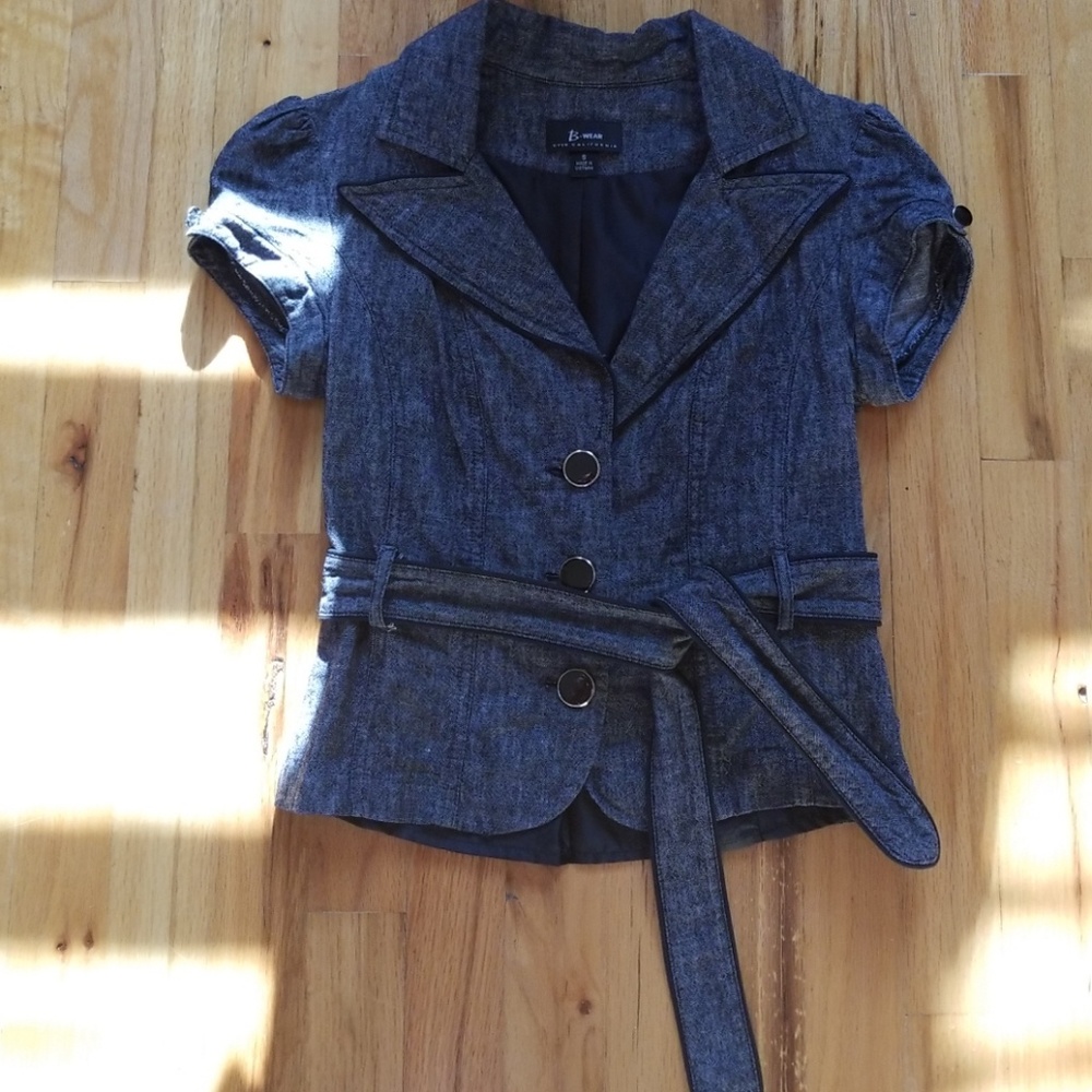 Short sleeve button down blazer like top with belt